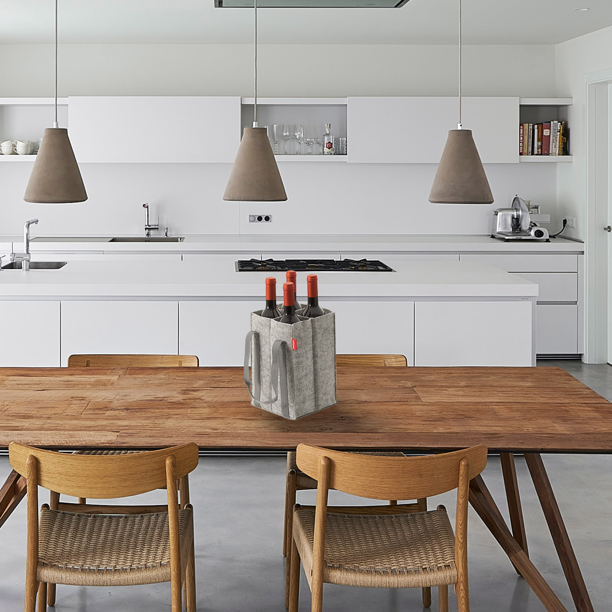 ADBF04_4er_Flaschentasche_mit_Glasflaschen_Esszimmer
